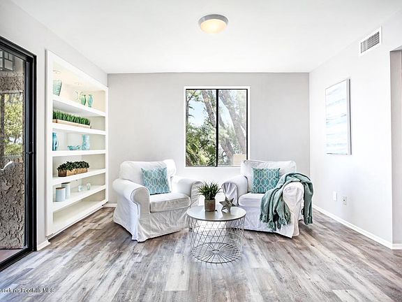 5th image of 640 Vallejo Villas