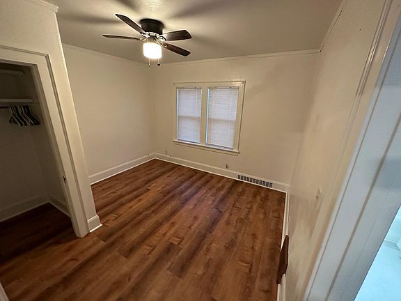 3rd image of 832 19th St #1