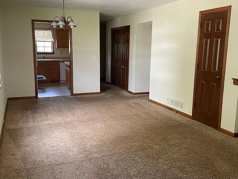 200 Maple Ave — Photo 14