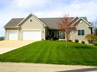 9275 Perry St, Zeeland, MI 49464