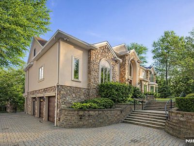 69 Woodland Rd, Montvale, NJ, 07645