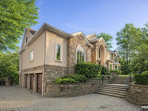 69 Woodland Rd, Montvale, NJ 07645