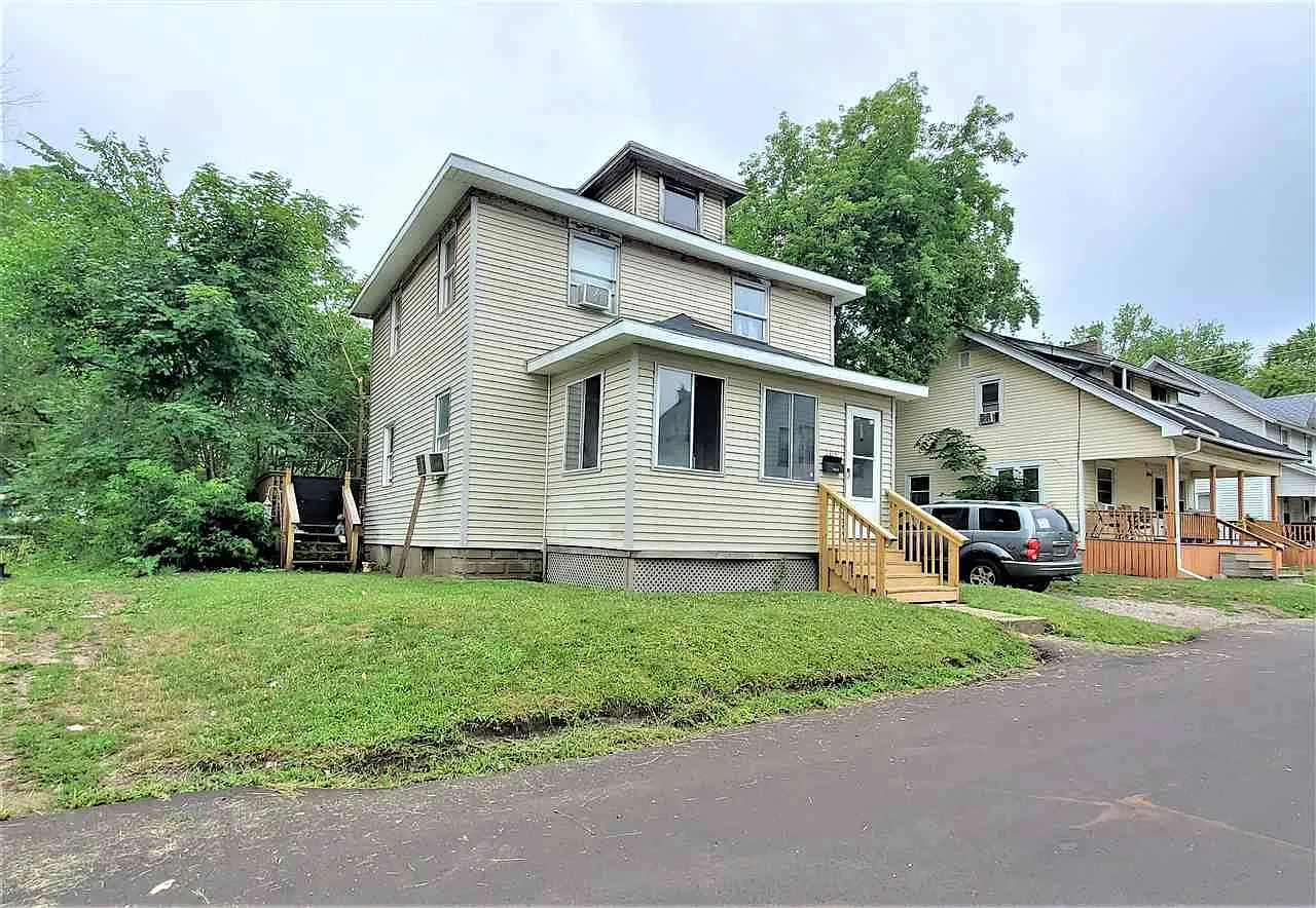 105 Lincoln Ct photo 1