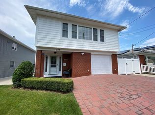 227 Park St, Staten Island, NY 10306