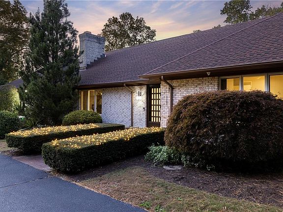 4th image of 140 White Birch Cir