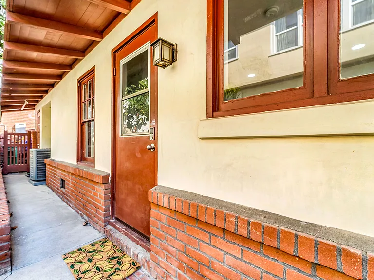 2609 1st Ave — Photo 9