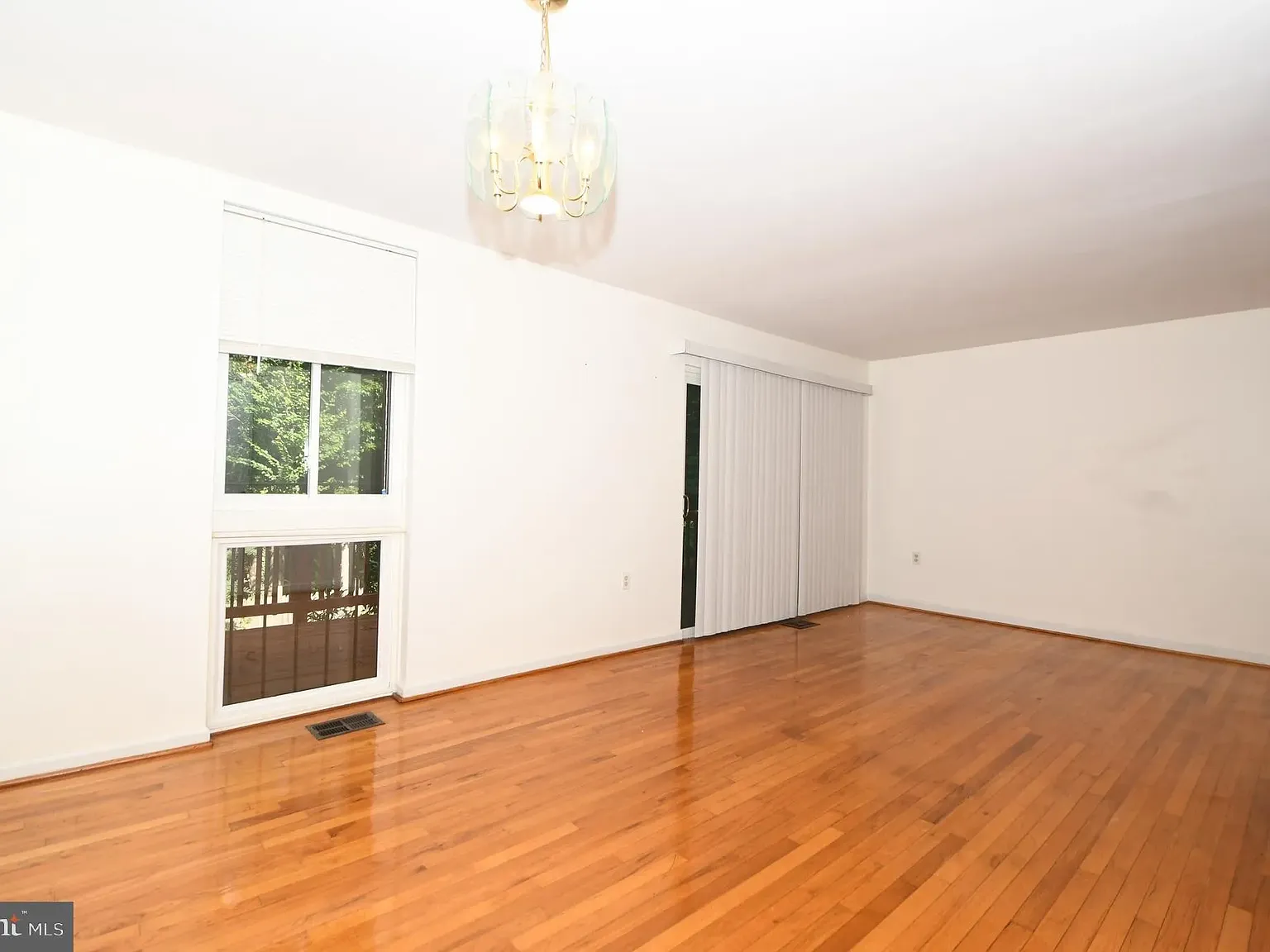 3 bed, 3.5 bath, 2112 sqft, $3,500 — Photo 2