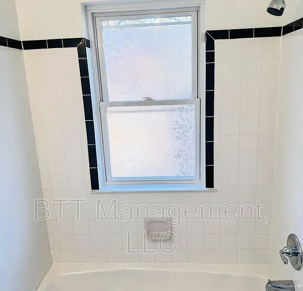 908 Hudson Ave #6 — Photo 34