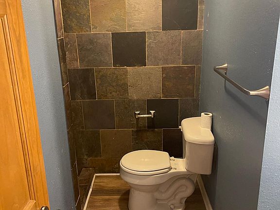 4th image of 613 S 3rd St APT 2