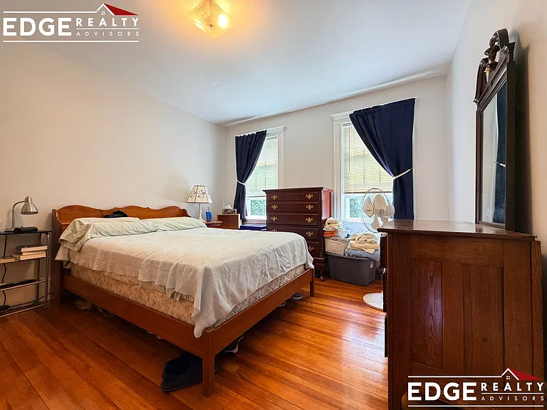 241 Boylston St — Photo 4