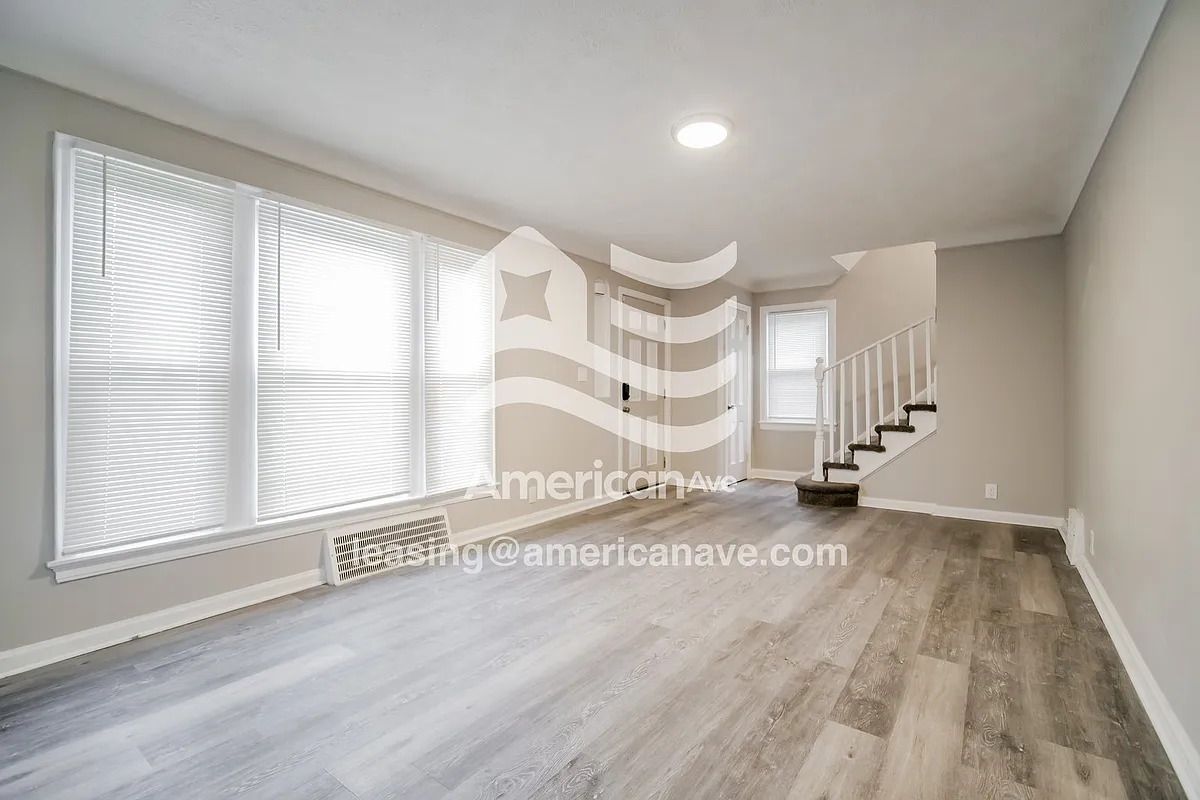 557415_002_wm_-_living_room_13360228.jpg - 4382 E 141st St