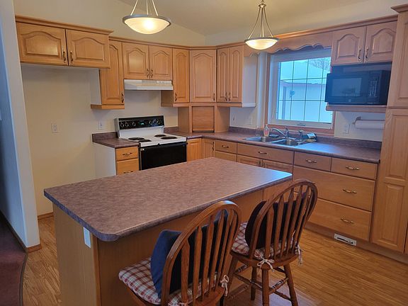 3rd image of 322 Saint Paul Ave S