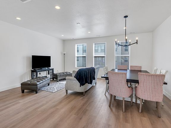 3rd image of 566 N Sego Way