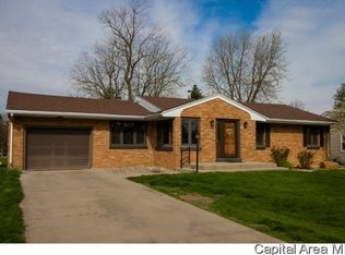 906 S Spring St, Mount Pulaski, IL 62548