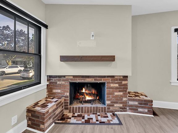 5th image of 2302 Blake AVENUE