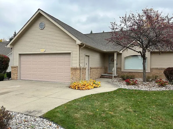 818 Natures Ridge Ln, Bay City, MI 48708