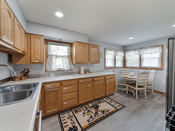 4th image of 1325 Rockne Dr