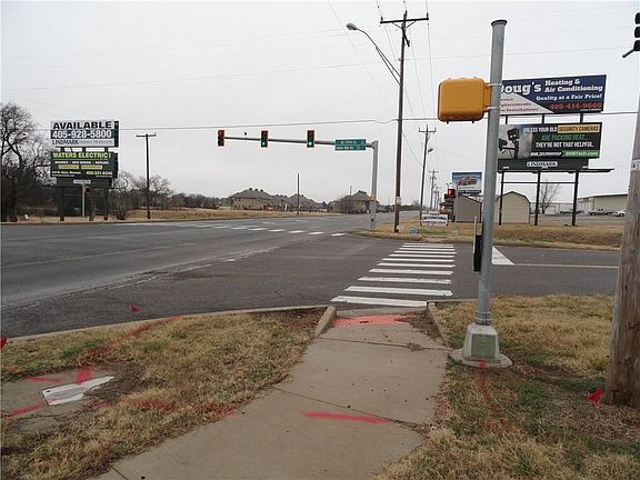 3rd image of 1210 E Indian Hills Rd