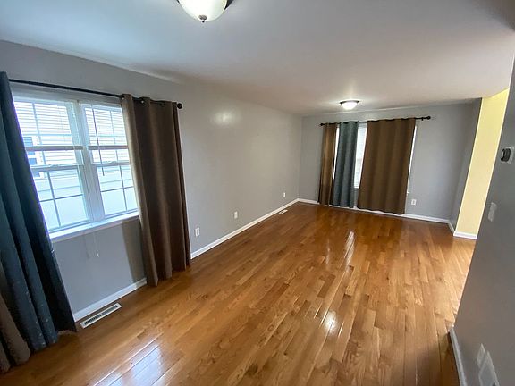 4th image of 593 Vista Dr