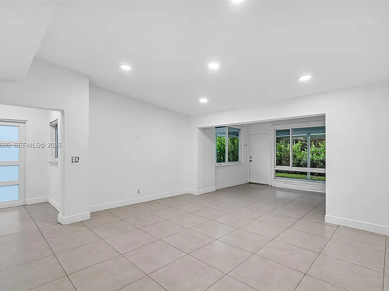 1580 NE 139th St — Photo 7