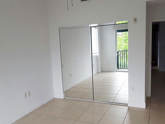 4th image of 400 SW 2nd St APT 301