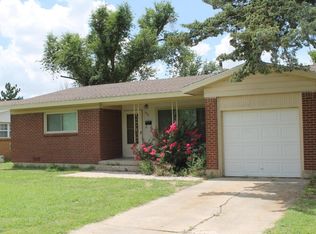 1614 S Grinnell St, Perryton, TX 79070