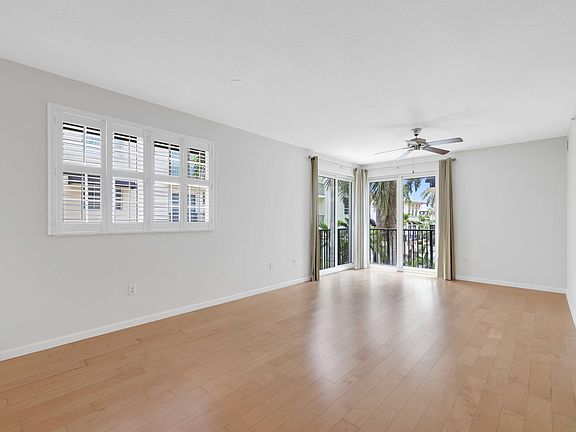 4th image of 225 NE 1st Street #302