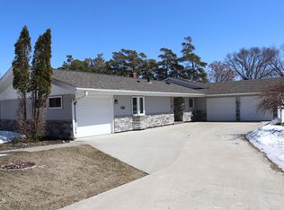 902 6th Ave NE, Valley City, ND 58072