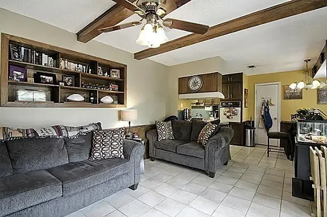 3 bed, 1345 sqft, $2,090 — Photo 4