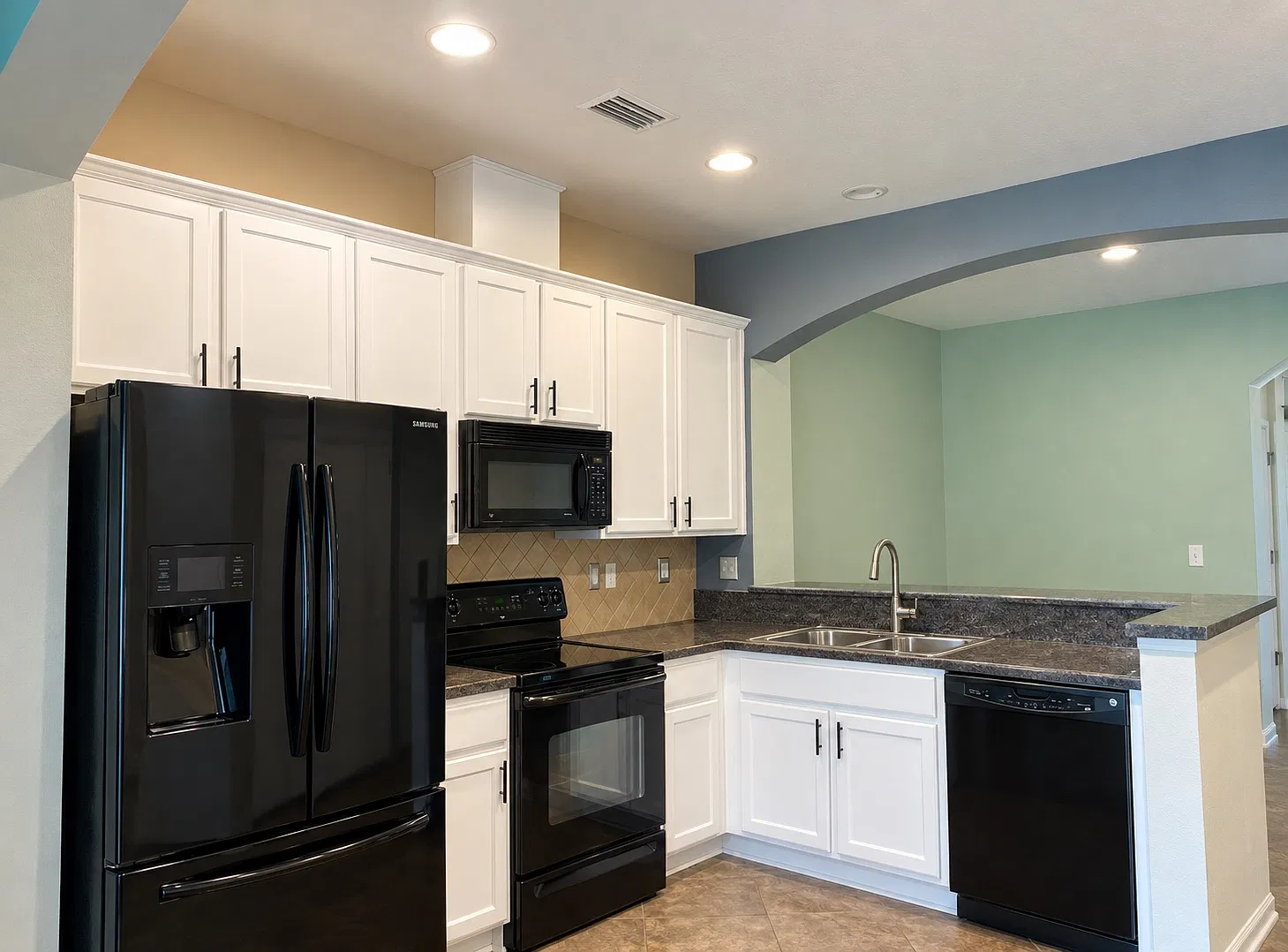 2 bed, 1360 sqft, $1,640 — Photo 4