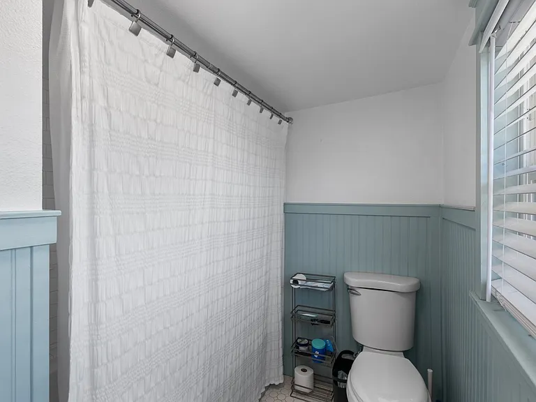 329 N Campus Ave — Photo 23