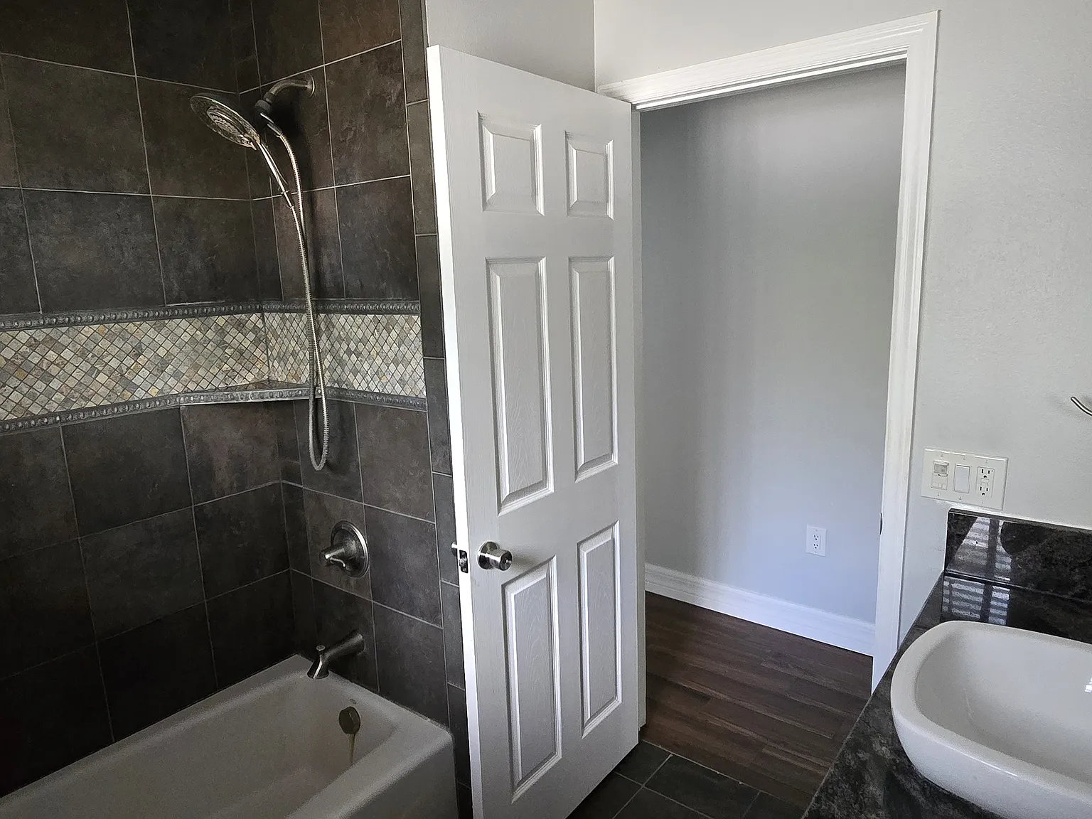 3 bed, 1736 sqft, $2,000 — Photo 3