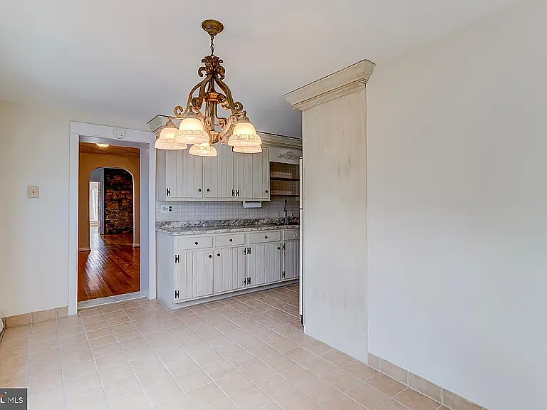 106 Middleboro Rd — Photo 9