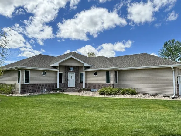 514 Stonegate Cir, Sergeant Bluff, IA 51054