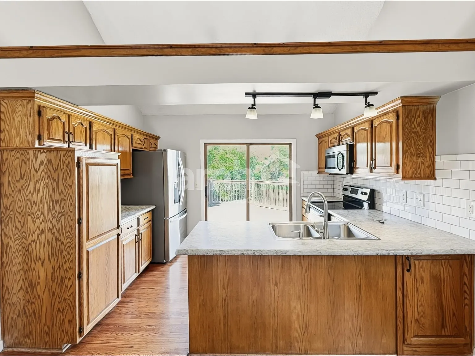 4 bed, 2.5 bath, 2456 sqft, $2,815 — Photo 4