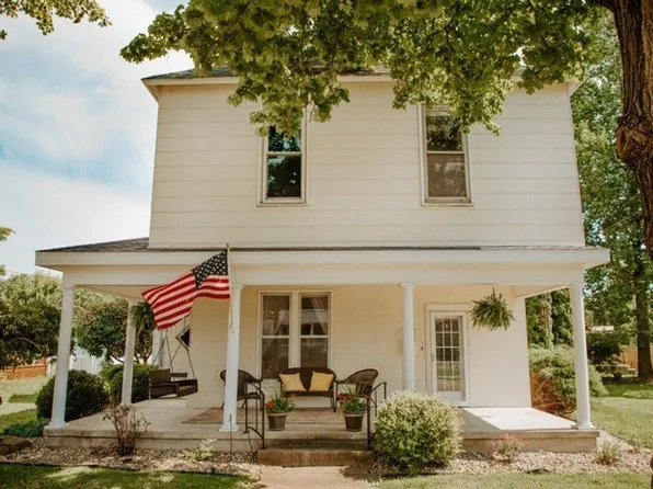 403 Maple St, Marshall, IL 62441