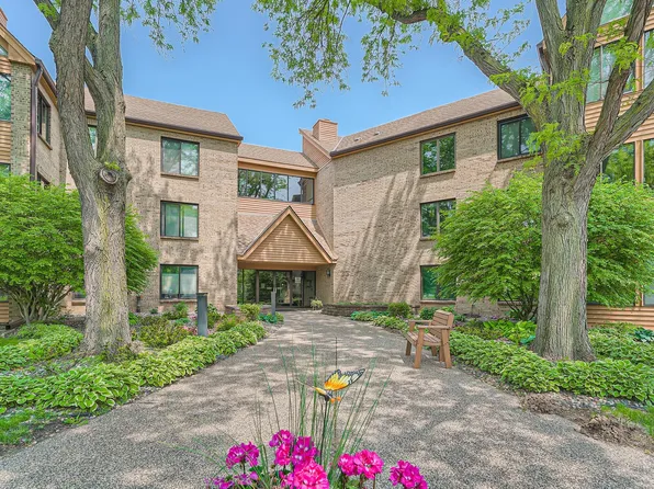 6100 Auto Club Rd APT 112, Bloomington, MN 55438