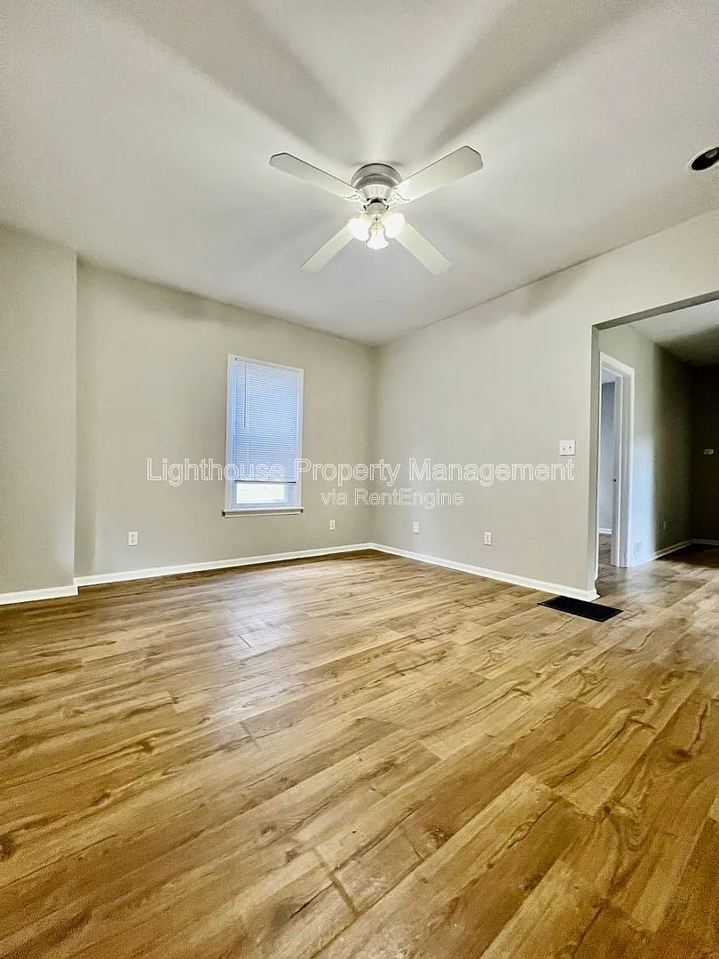 3 bed, 1.5 bath, 1128 sqft, $1,250 — Photo 4