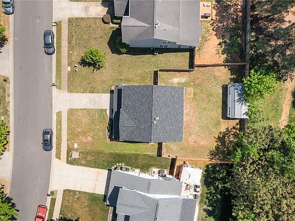2nd image of 1119 Briarwood Dr