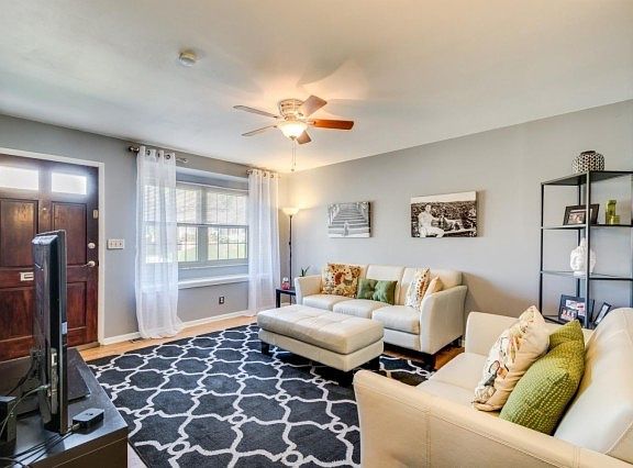 5th image of 3657 Benhill Dr