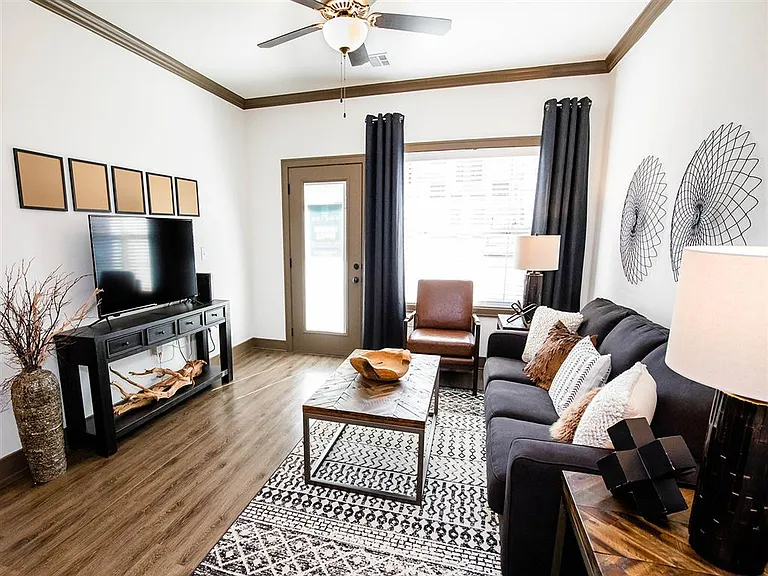 15310 Trailside Dr — Photo 8