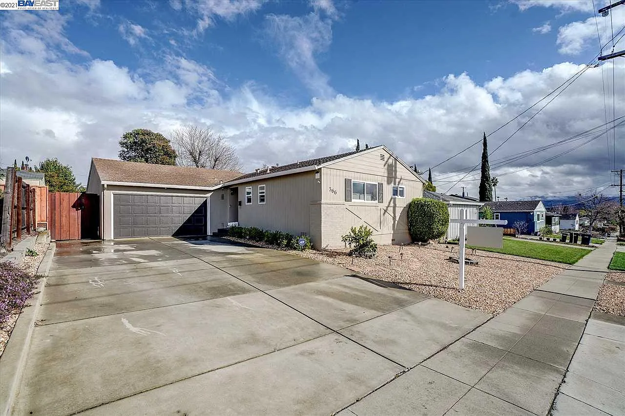 366 Martin Ave photo 1