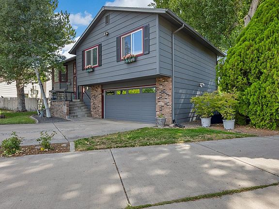 3rd image of 2279 Greenbriar Ct