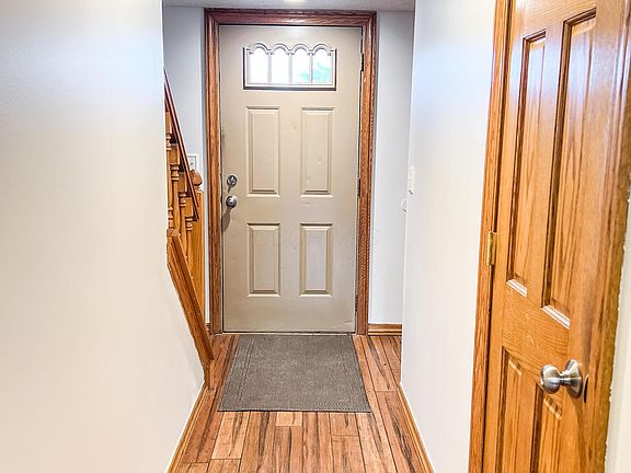 3rd image of 181 Collingwood Dr