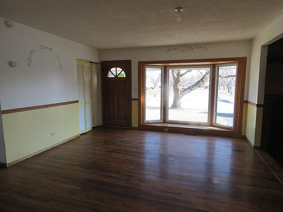 3rd image of 440 Illinois Blvd