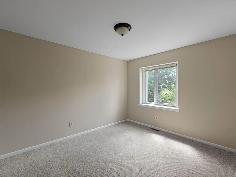 304 Pondridge Cir — Photo 20