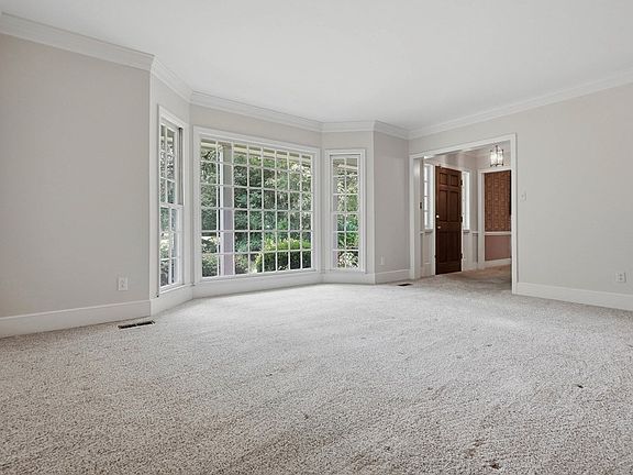 5th image of 519 Meadowlark Dr