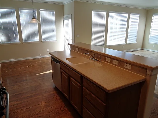 4 bed, 2.5 bath, 2661 sqft, $3,520 — Photo 3