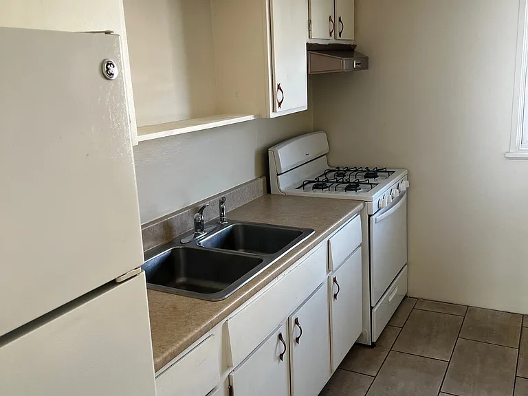 439 Burns Ave #4 — Photo 5