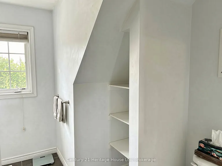 654 Woodlawn Rd E #B — Photo 22
